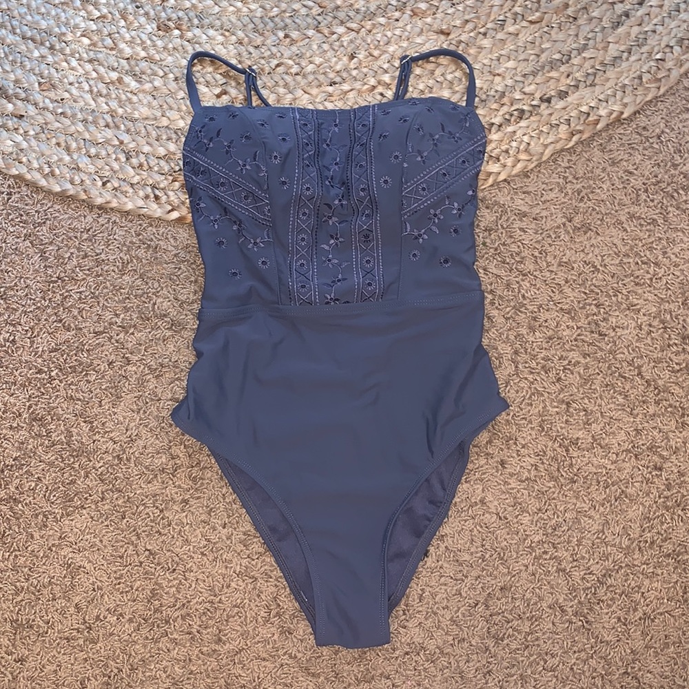Gorgeous vintage style swimsuit size Small.